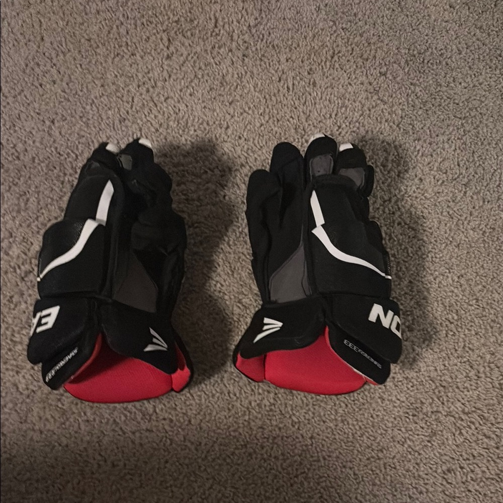 Easton synergy 333 black and red gloves